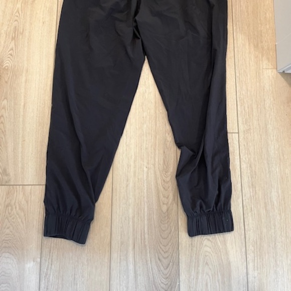 Vuori Villa Joggers, black, size medium - Picture 3 of 4
